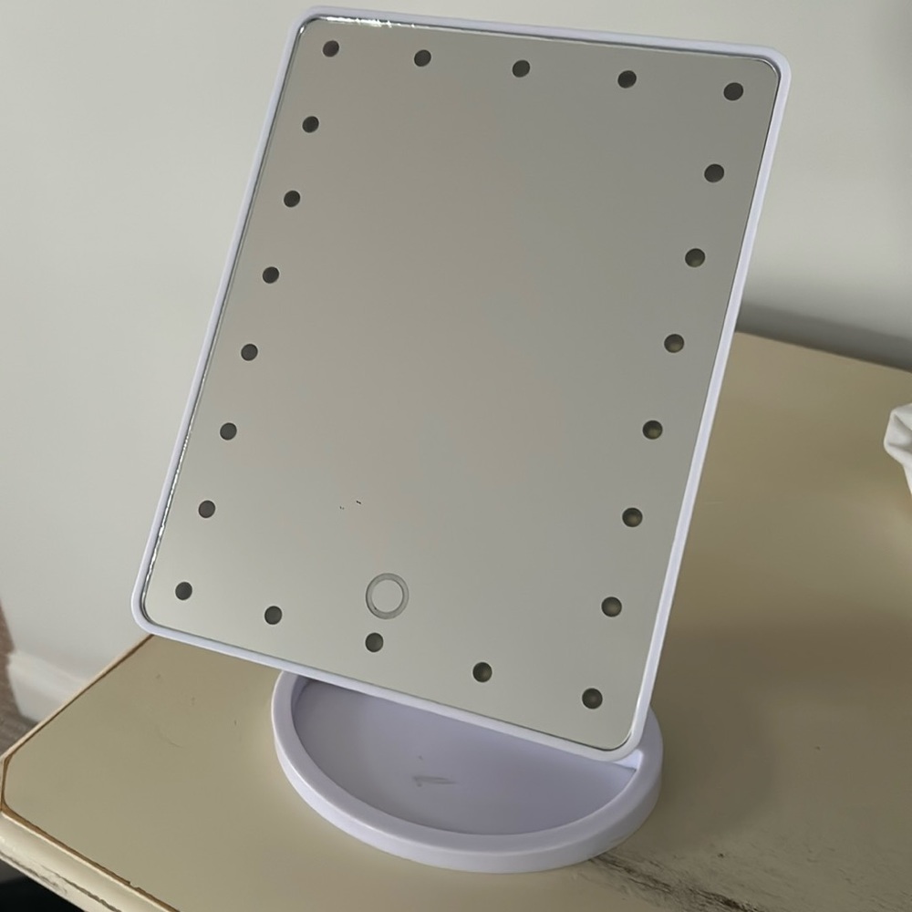 Vivitar lighted mirror
